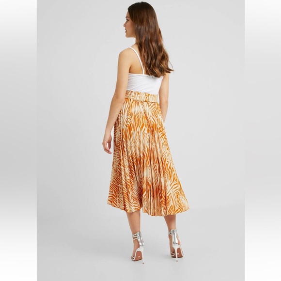 TOPSHOP Petite Pleated Tiger Print Midi Skirt - Picture 2 of 9